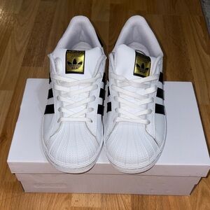 Kids Adidas Superstar C White with Black Stripes and Gold Logo - US Size 3